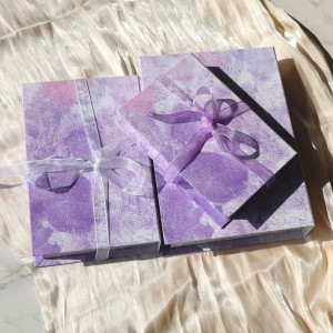 Cutie de carte tipărită pentru ediție personalizată